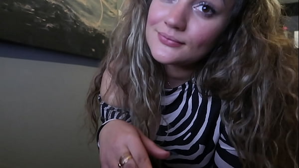 DICKES BLONDES MÄDCHEN SCHAU DIR IN DIE AUGEN und EINE ZIGARRETE FÜR DICH!