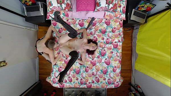 Visione POV del sesso lesbico