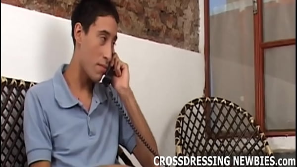 Faire l'amour au téléphone en se travestissant est vraiment amusant