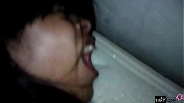 Hot Teen Girl s'amuse en anal