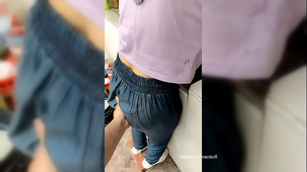 Mi sveglio e trovo in casa la cugina di Valery, Michell. mi stavo lavando! Non ho resistito, quindi abbiamo fatto sesso prima che i miei genitori arrivassero dalla strada!