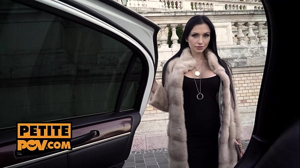 POV - La lussuriosa amante Sasha Rose scopa in limousine