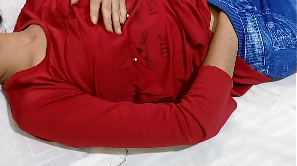 Sexy indischer Teenie zieht sich aus