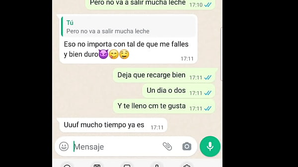 Leidenschaftliches Teenie-Mädchen zieht sich in Latina aus