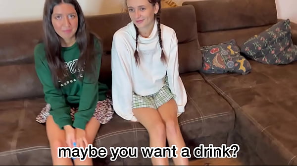 Una teenager sexy e sexy si mette in mostra