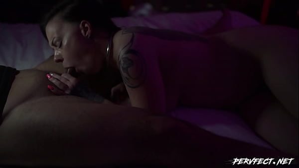 Amanda Panda BTS succhia il cazzo e si fa sborrare in faccia