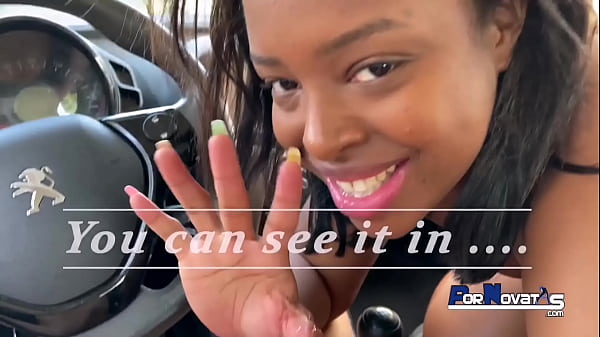 Junge Mulattin fickt im Auto Dulce Paris mit Victor Bloom