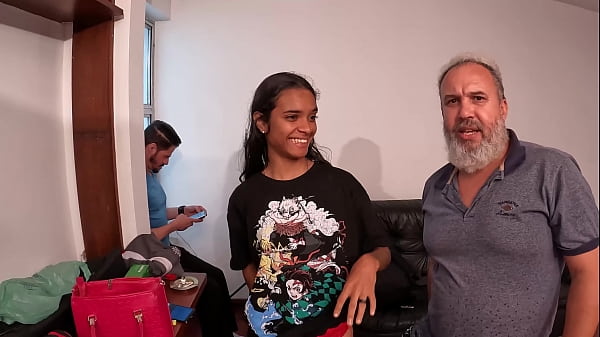 Bella teenager posa latina