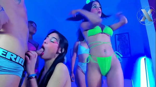 Preciosa Chica Adolescente posa en latina