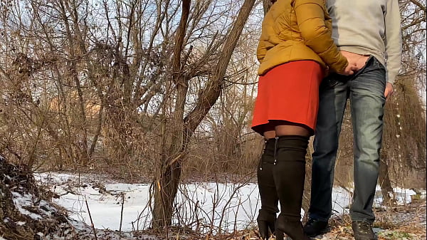 Une ado amateur sexy s'exhibe