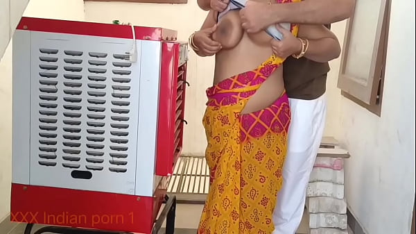 India XXX refrigerador hombre de reparación de mierda en hindi