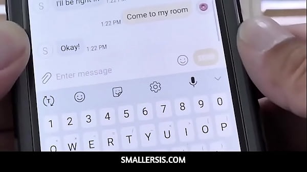 SmallerSis – Als sie noch klein war, fand sie den Finger ihres Stiefbruders in ihrer Muschi. – Diana Grace