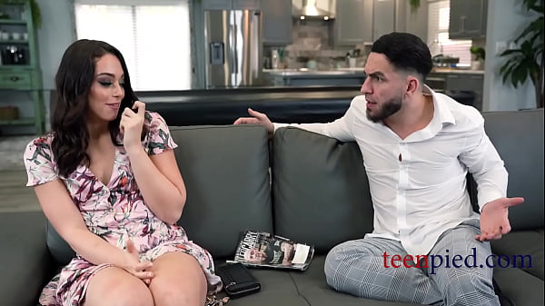 Patrigno intrappolato nella sua stessa trappola: Sophia Burns