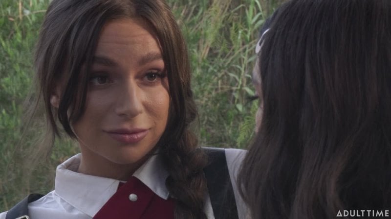 Jane Wilde, April Olsen mang tiếng xấu [đồng tính nữ]