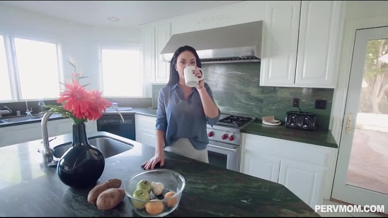 Brooke Beretta is a gorgeous mom