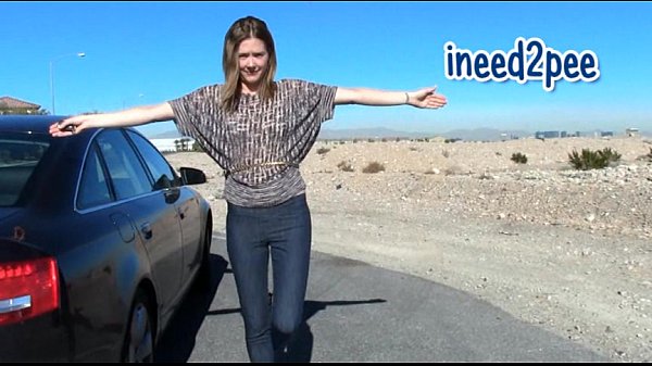 Star Nine wetting her panties &amp_ skintight jeans omorashi peeing