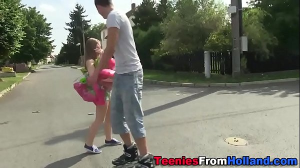 Winziges Teeny-Sperma bedeckt