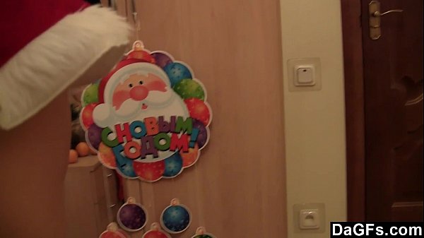 Dagfs - Un peu de jeu lesbien illumine leur période de Noël