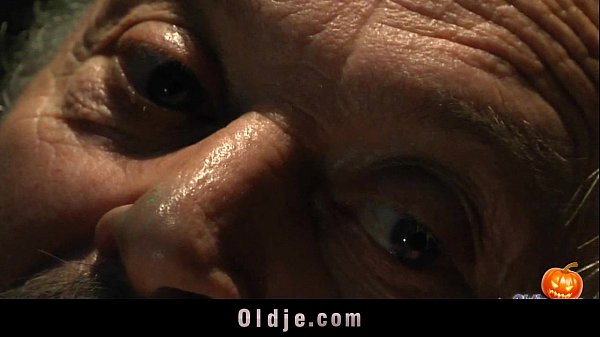 Feliz noche de sexo para el abuelo